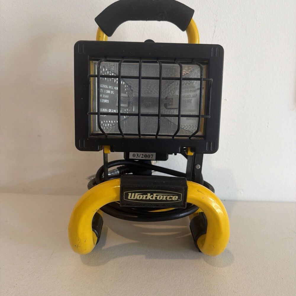 Workforce Halogen Light. Needs New Bulb
